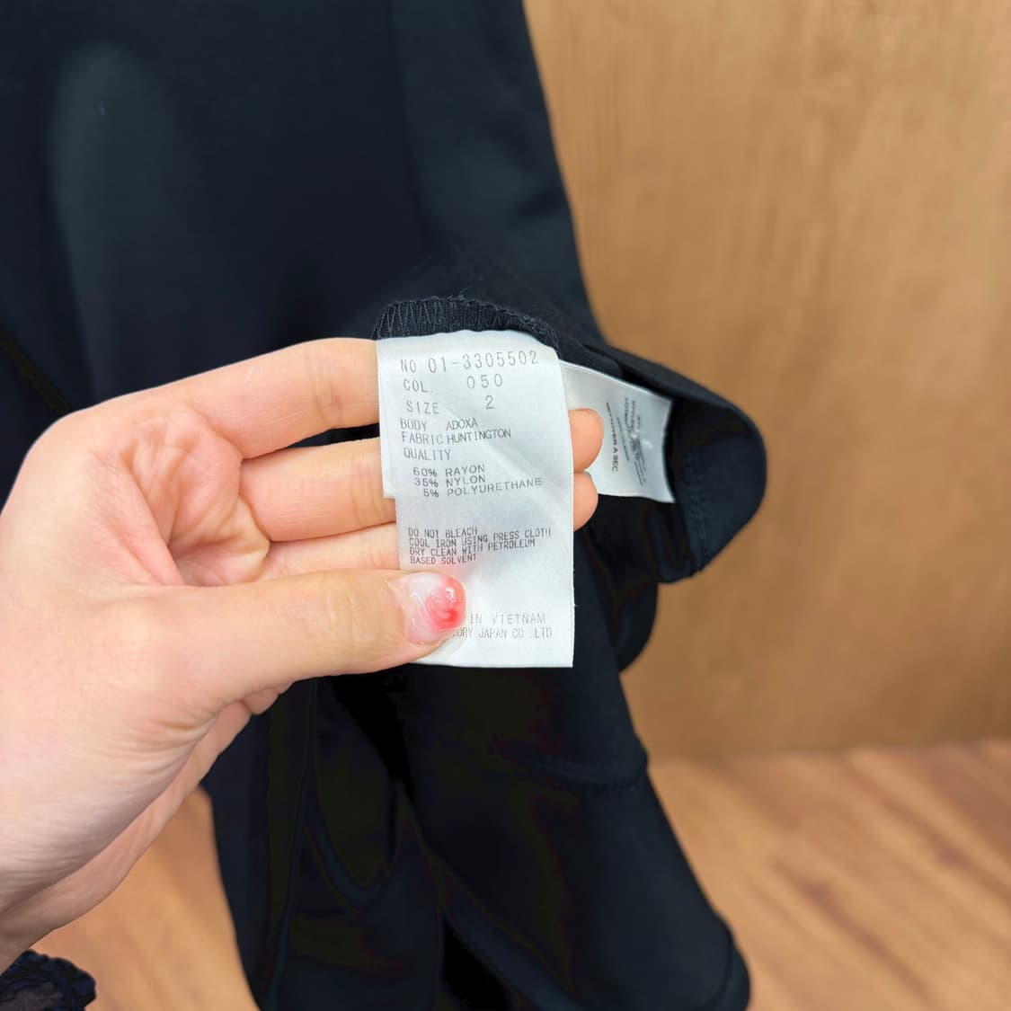 띠어리 딥 브이넥 슬리브리스 원피스 세미 플레어 실루엣 디테일 블랙 상품이미지7