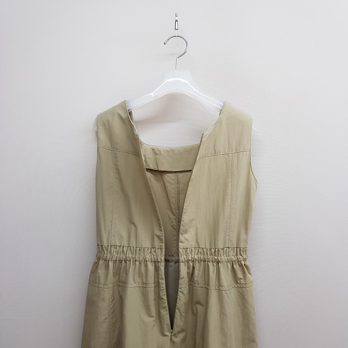 한섬 SJSJ 2023 드로우 스트링셔츠 점퍼 슬리브리스 원피스 세트 상품이미지8