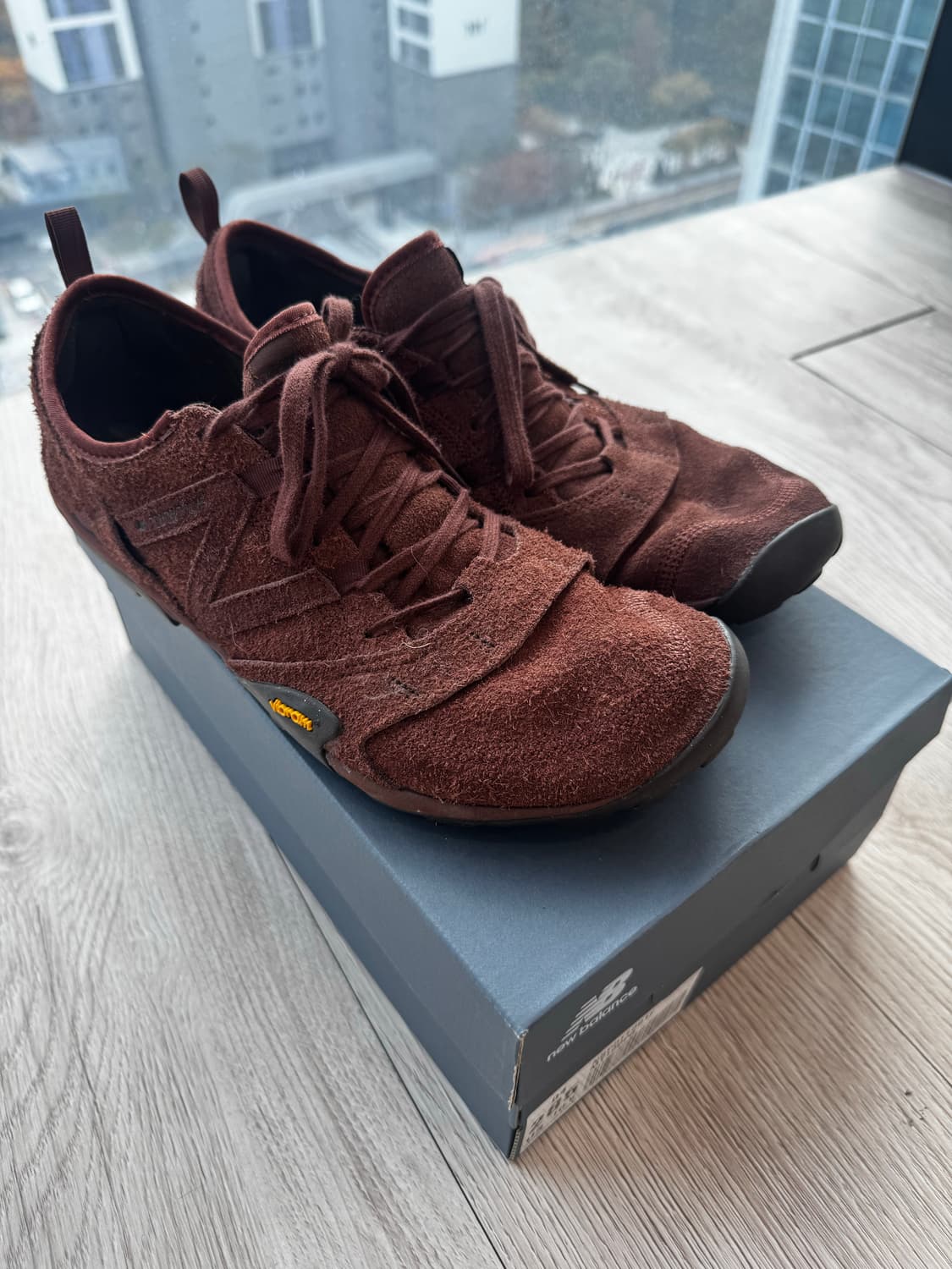 뉴발란스 미니머스 mt100 스웨이드 브라운 285 상품이미지1