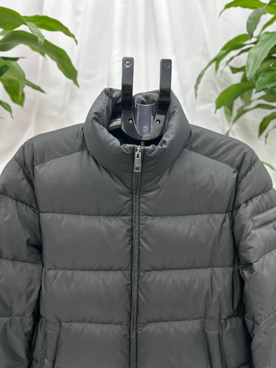 (52) 프라다 트라이앵글 로고 다운 패딩 상품이미지3