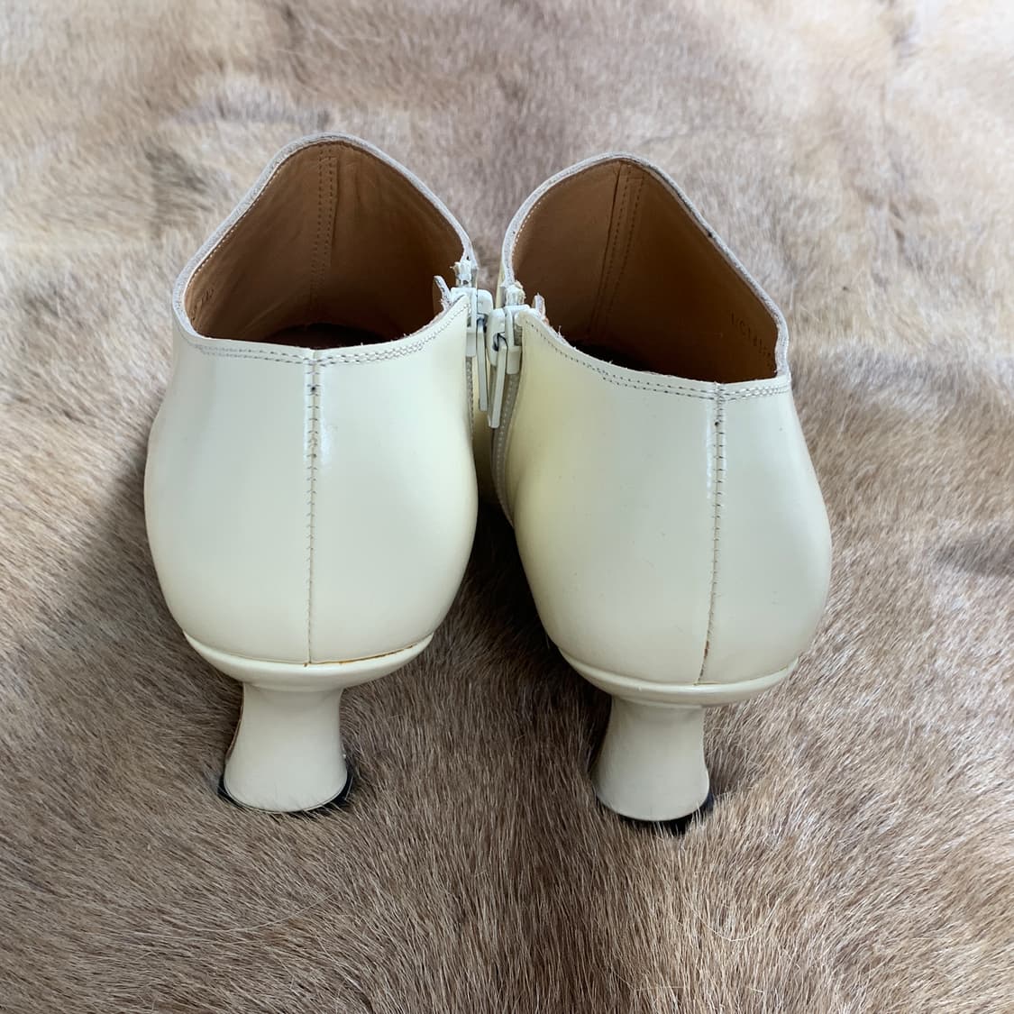 언더커버 22SS 스틸레토 레더 펌프스 힐 상품이미지7