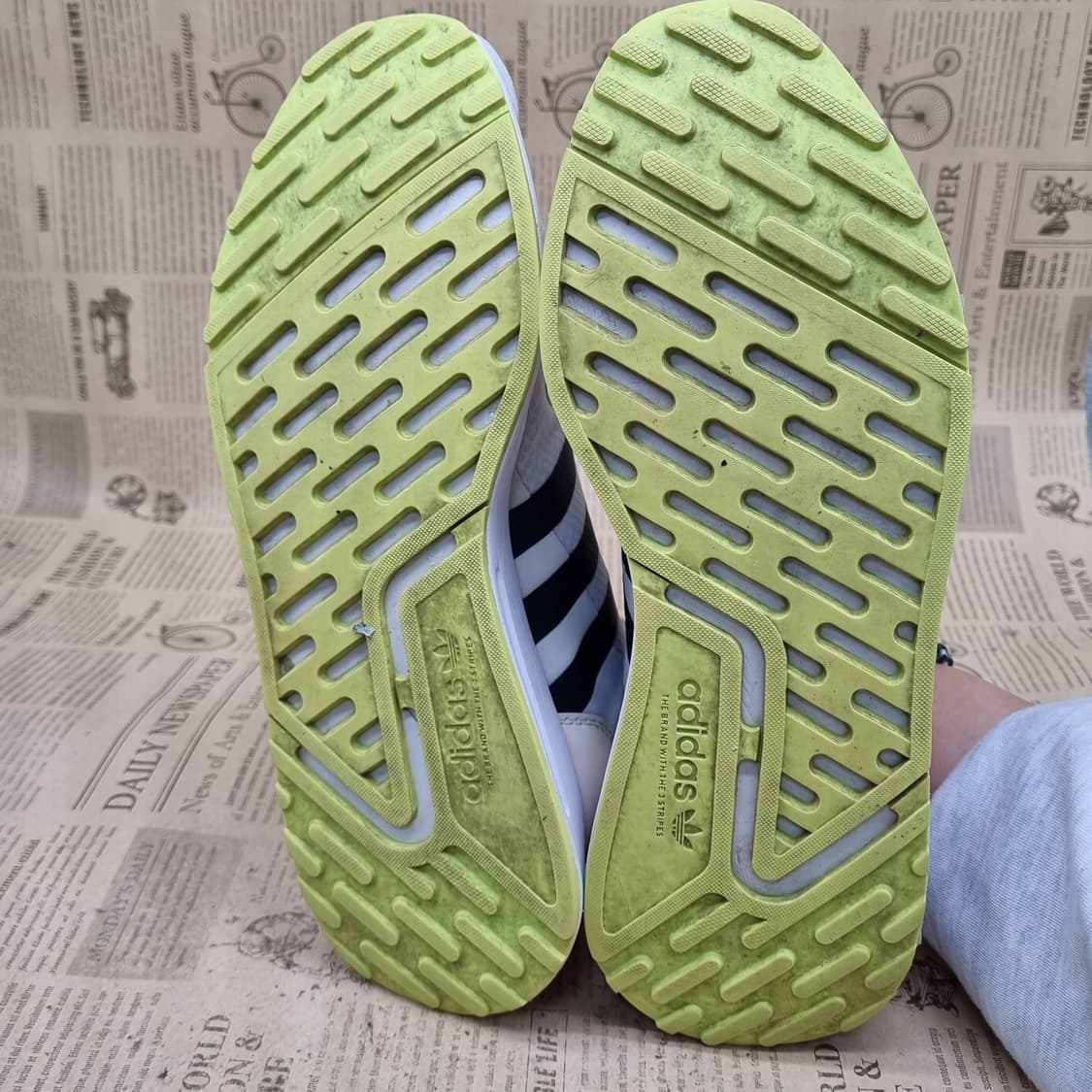 아디다스 멀틱스 남성운동화275 상품이미지3