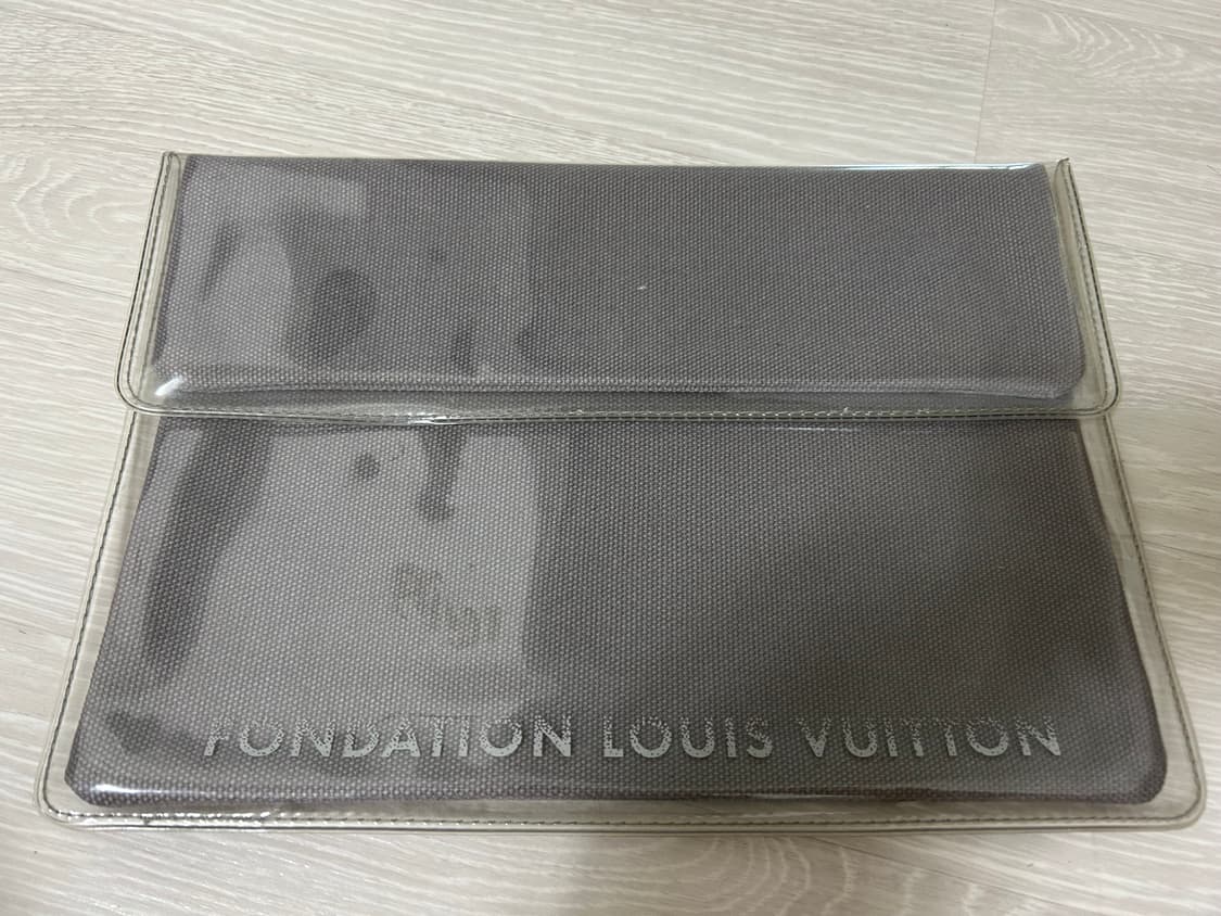 루이비통 파운데이션 파우치 상품이미지1