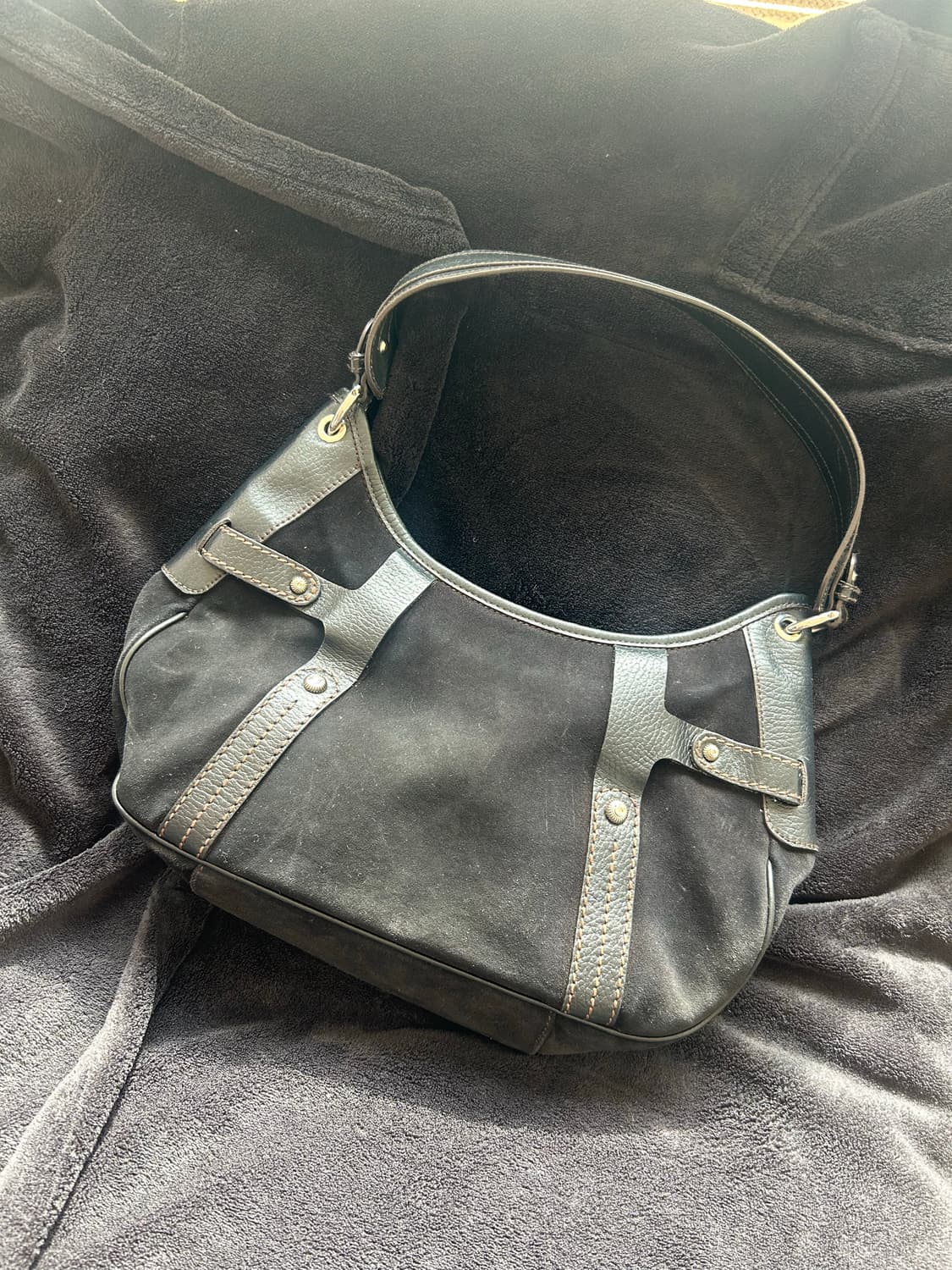 거의새상품🩶!!)) 페라가모 블랙 스웨이드 호보백 상품이미지2