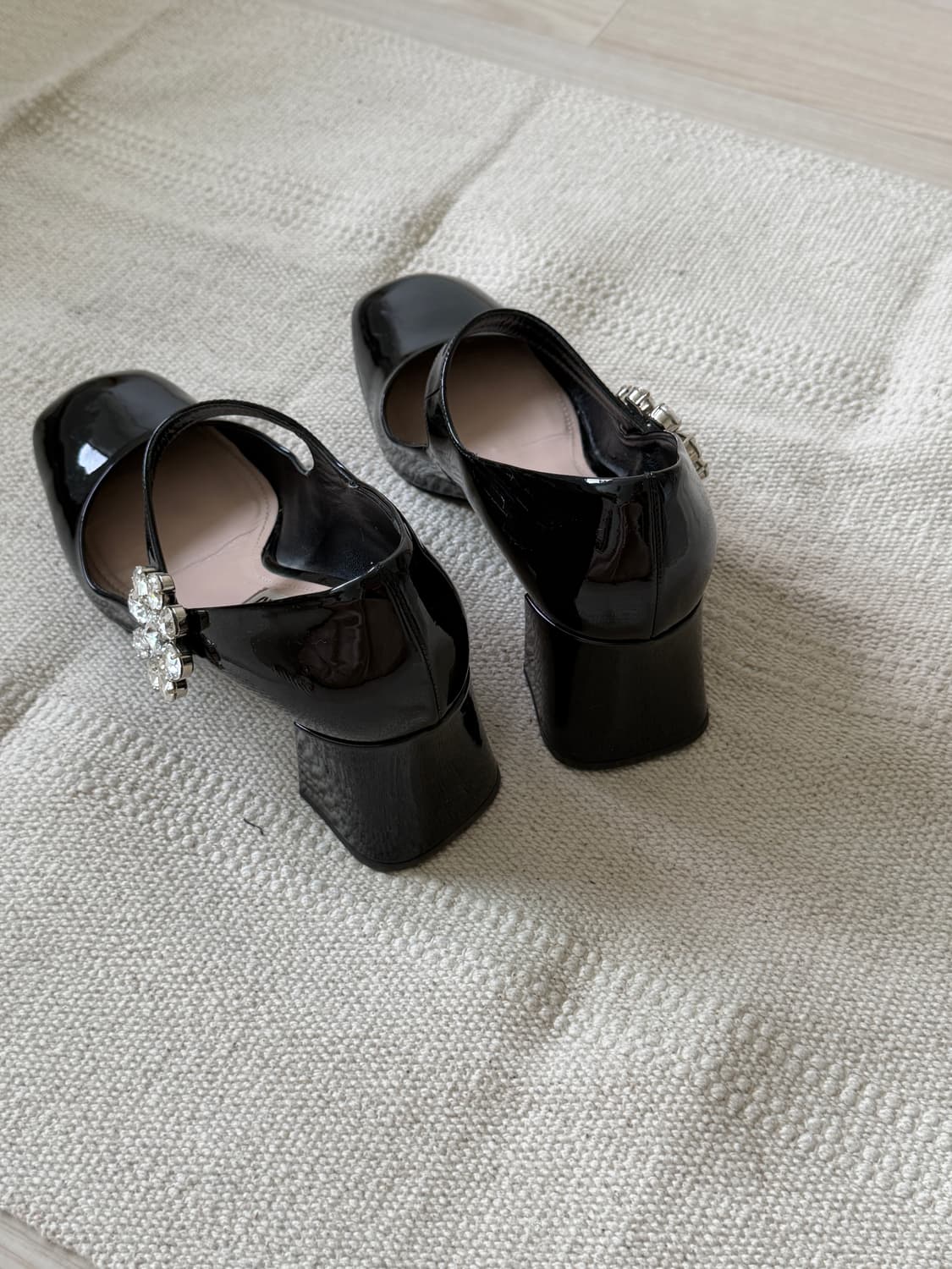 miu miu 크리스탈 플라워 메리제인 구두 상품이미지5
