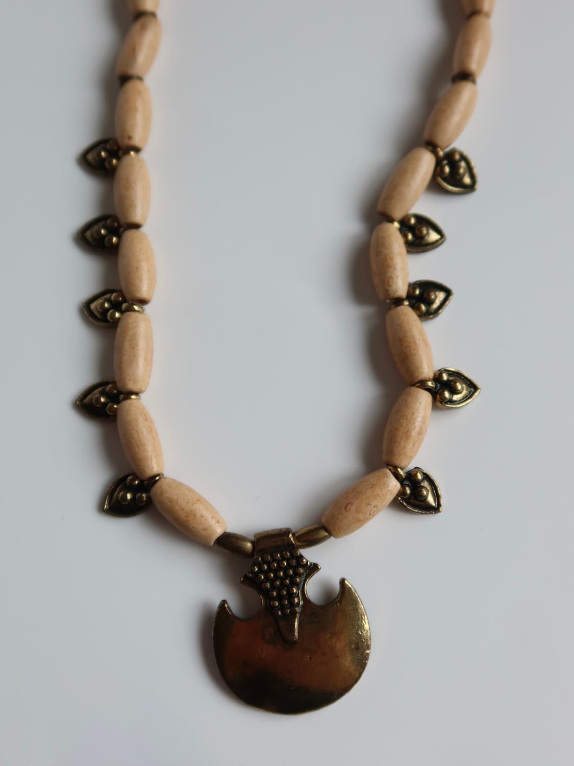 tribal crescent wood bead necklace 상품이미지4