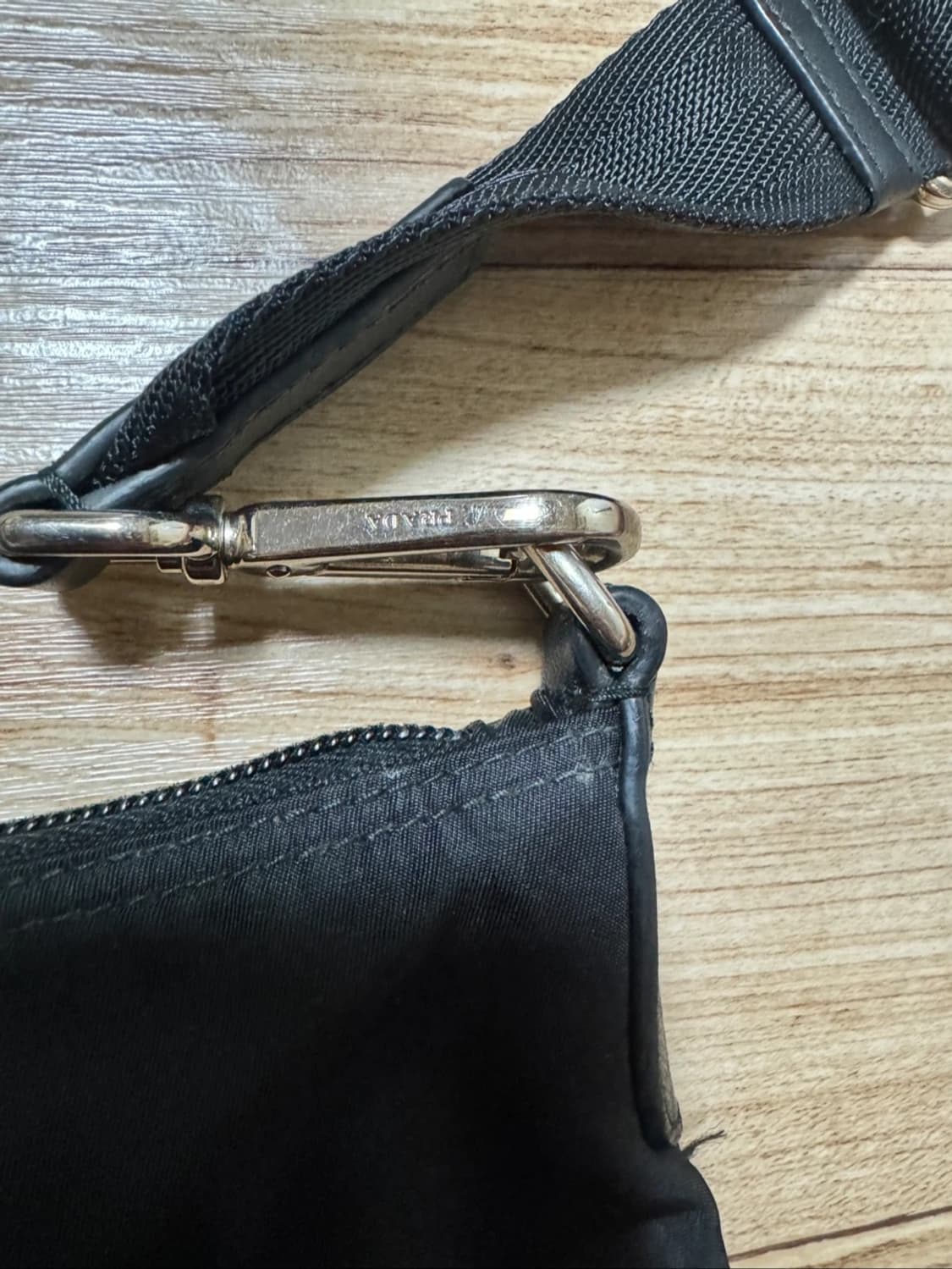 프라다 블랙 크로스백 상품이미지4