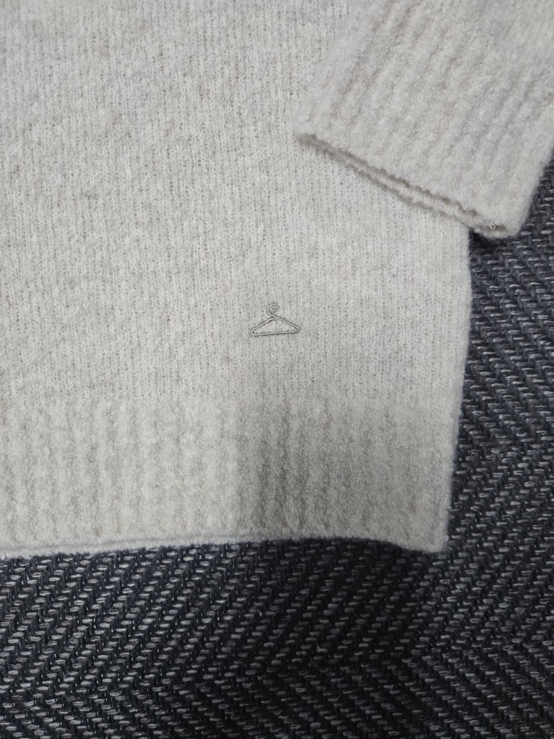 에피그램 24ss 부클 니트 티에리 모83%니트티 상품이미지5