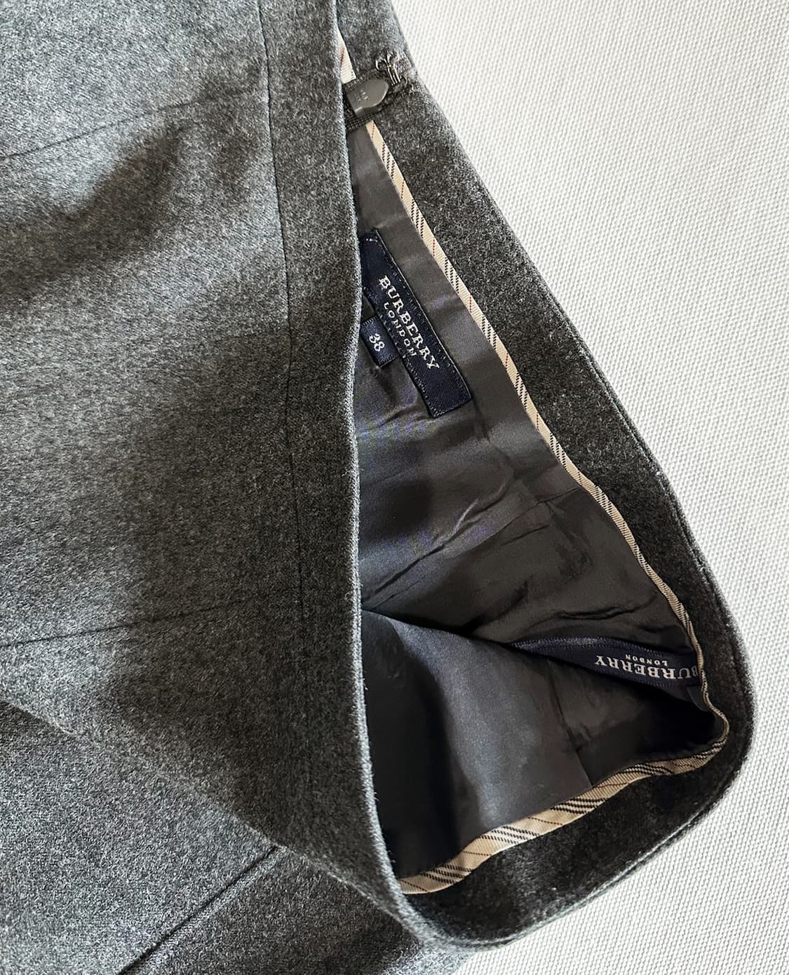 BURBERRY LONDON gray pleated skirt 상품이미지8