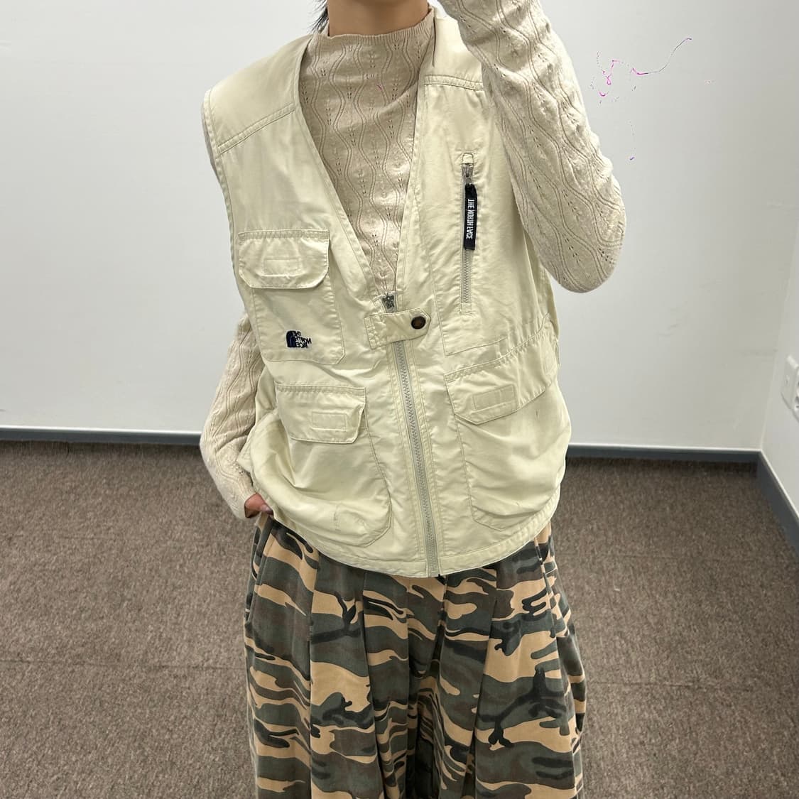 The north face 노스페이스 블랙로고 아이보리 유틸리티 베스트 상품이미지2