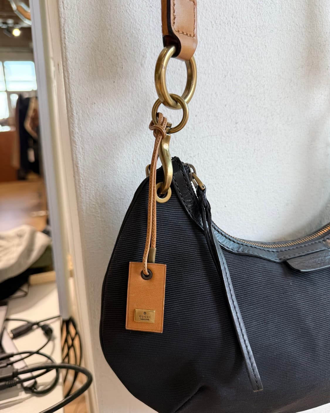 구찌 블랙 크레센트 포셰트 숄더백  상품이미지3