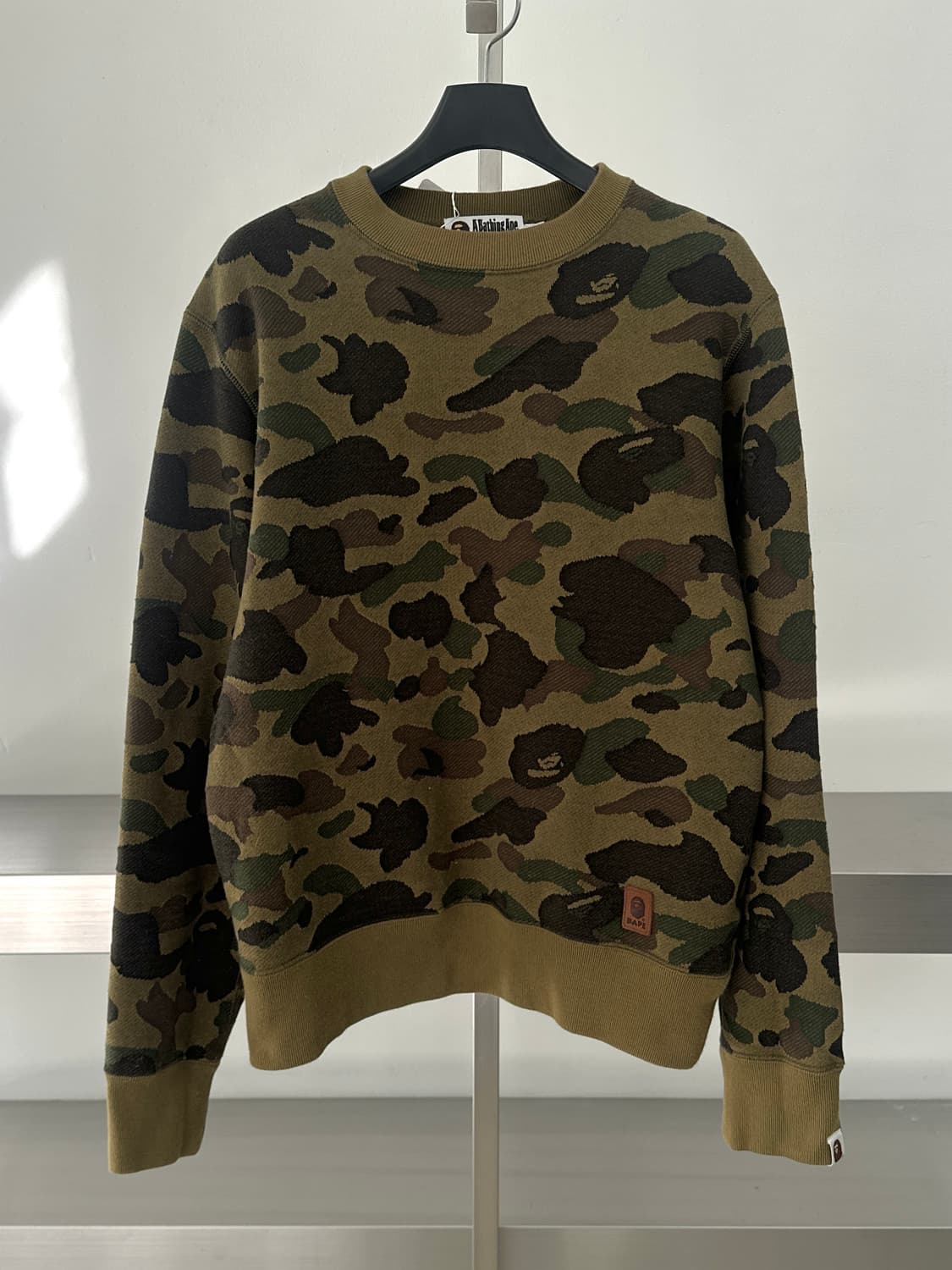 베이프 퍼스트카모 레더 사루 패치 맨투맨  상품이미지1