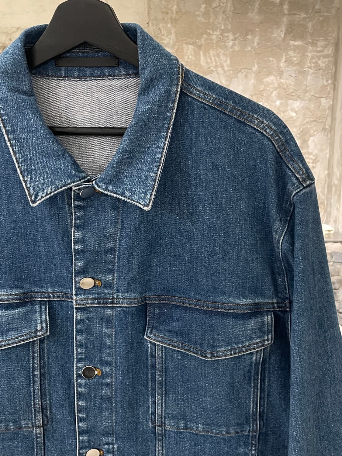 띠어리 중청 체스트 포켓 트러커 데님 자켓 상품이미지3