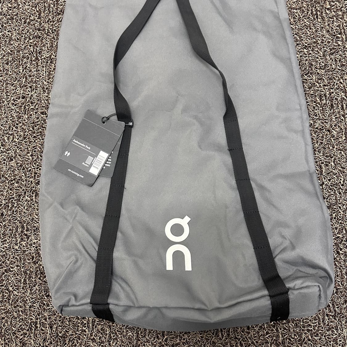 [새상품] On Running 온러닝 경량 백팩 그레이 상품이미지3
