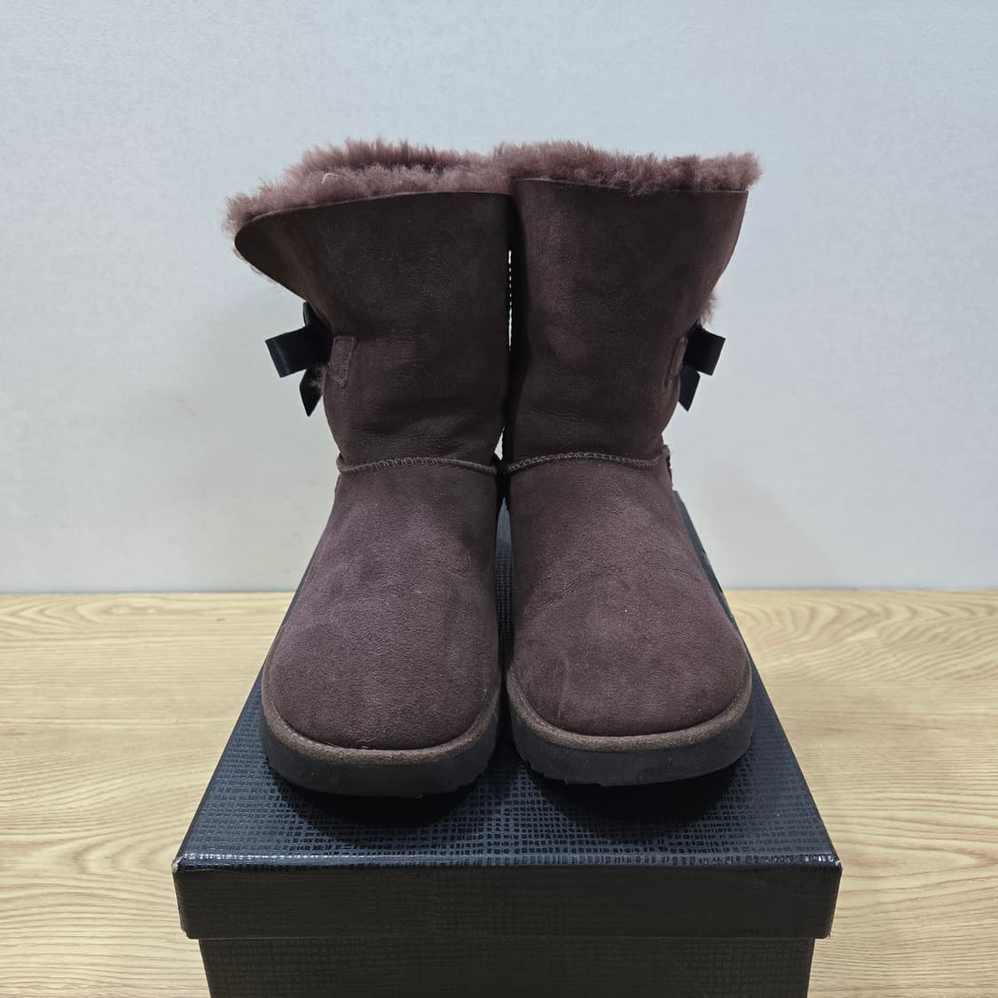 245 어그 UGG 클래식 Knot 초코 상품이미지2
