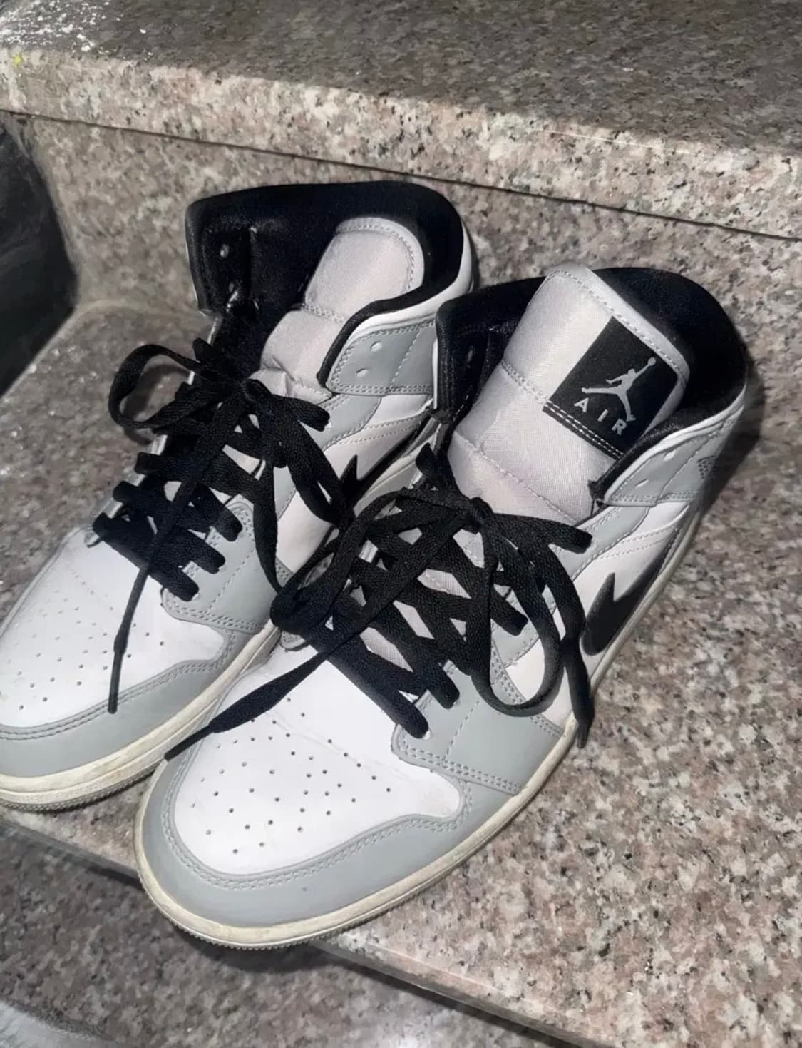 나이키 조던 1 미드 스모크 그레이 상품이미지1