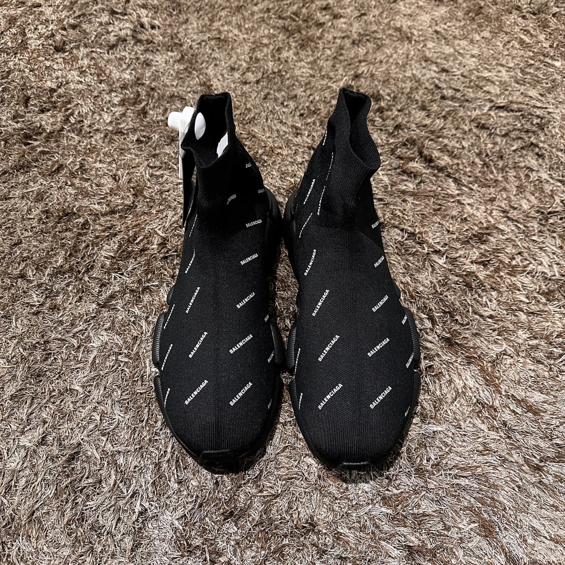 발렌시아가 남성 블랙 올 오버 로고 스피드러너 2.0  상품이미지1