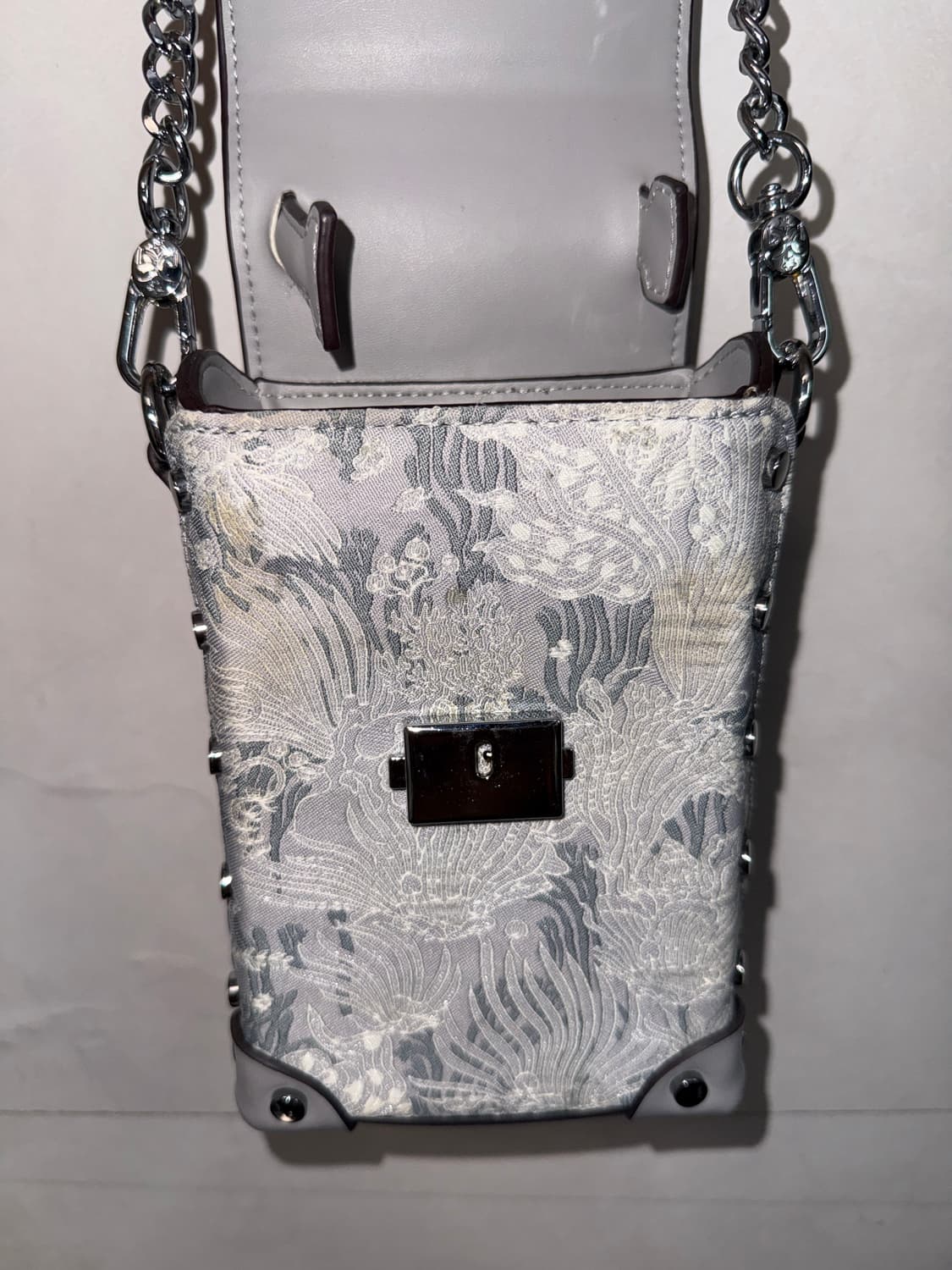 Silver oriental jacquard chain cross bag 상품이미지5
