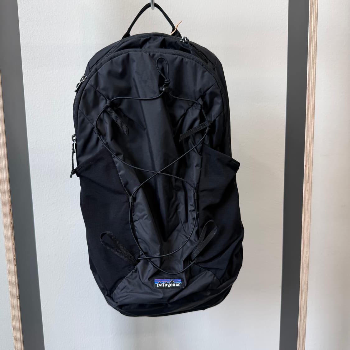 파타고니아 로고 테라비아 백팩 블랙 14L 상품이미지1