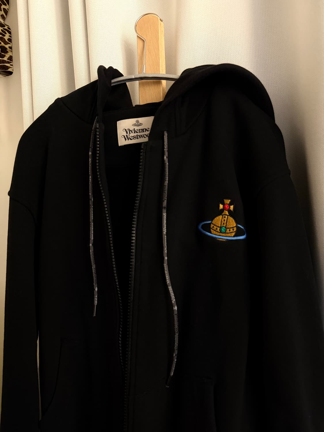 비비안웨스트우드 러기드 블랙 후드집업 상품이미지2