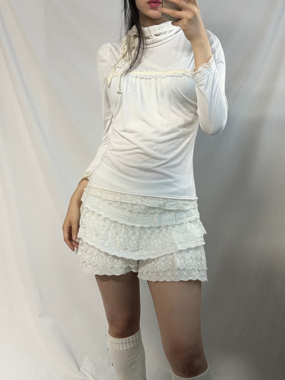 리본 모티프 넥 레이스 셔링 디테일 폴라 넥 티 2pcs SET 상품이미지5