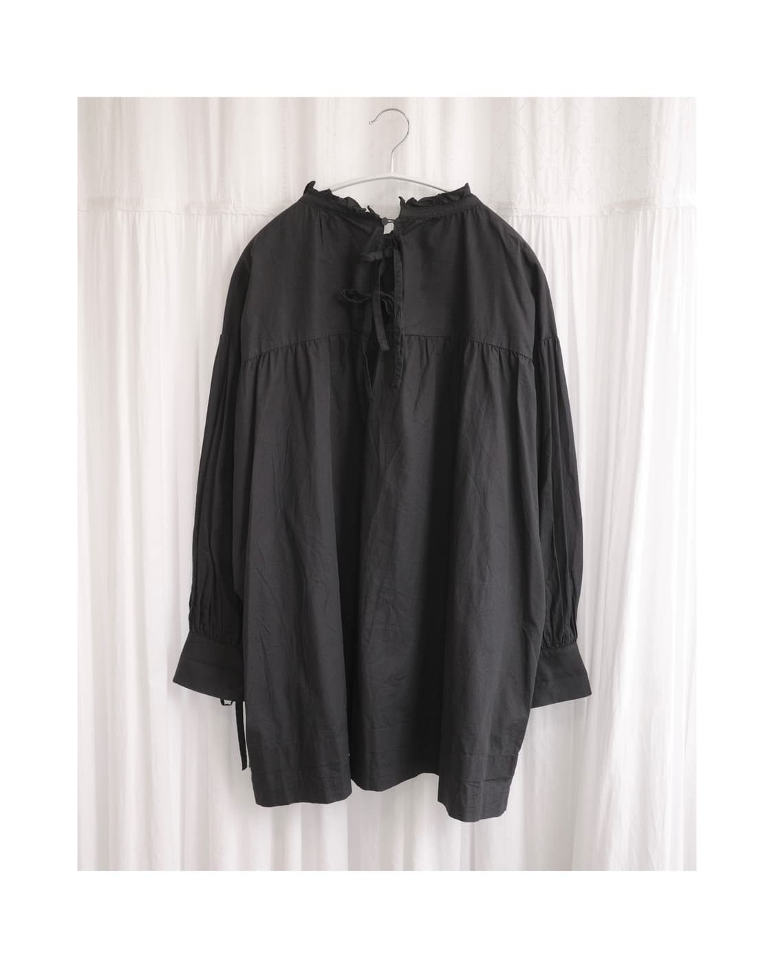 Frill black blouse 상품이미지2