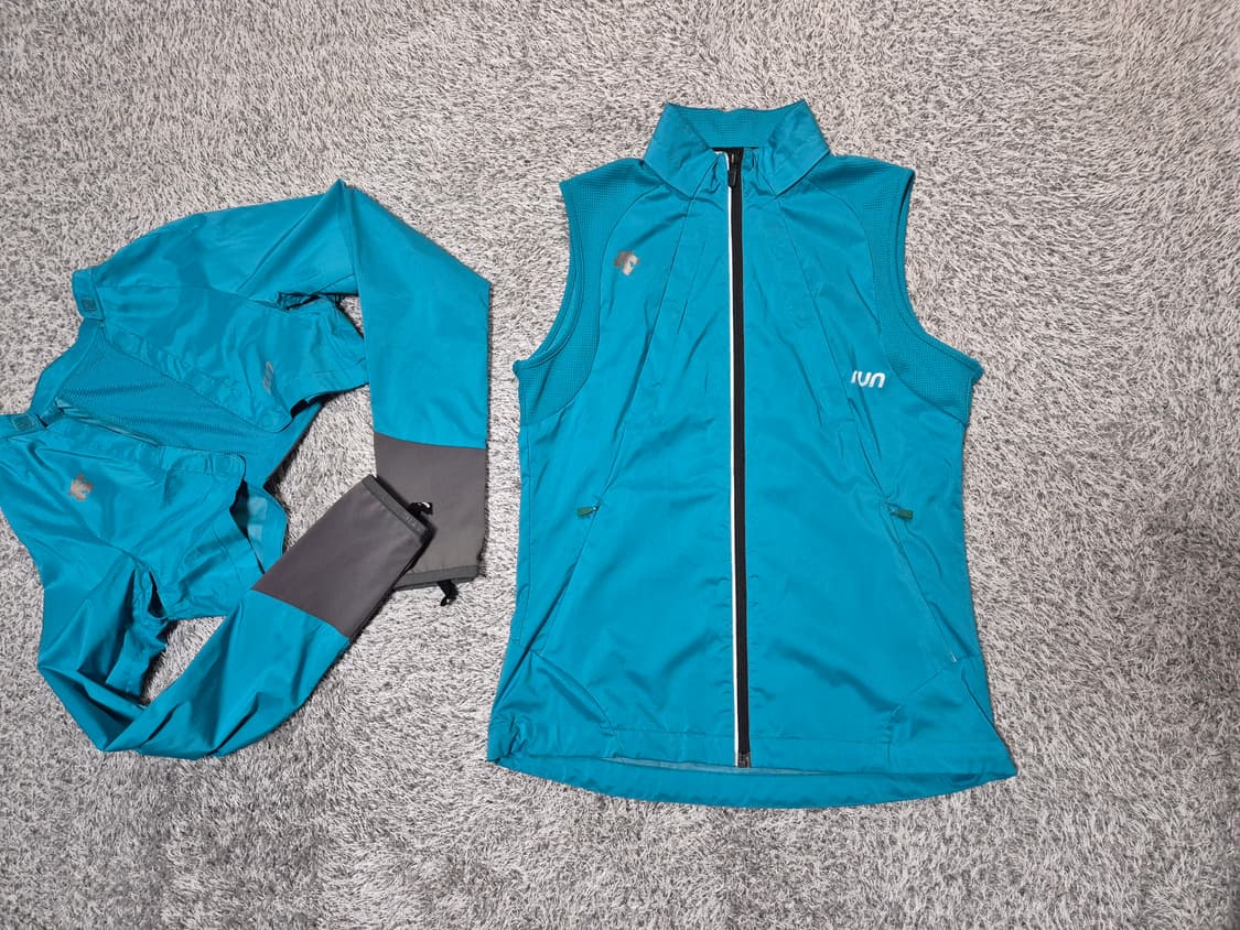 데상트 여성 러닝 하이브리드 바람막이 자켓 85 상품이미지2