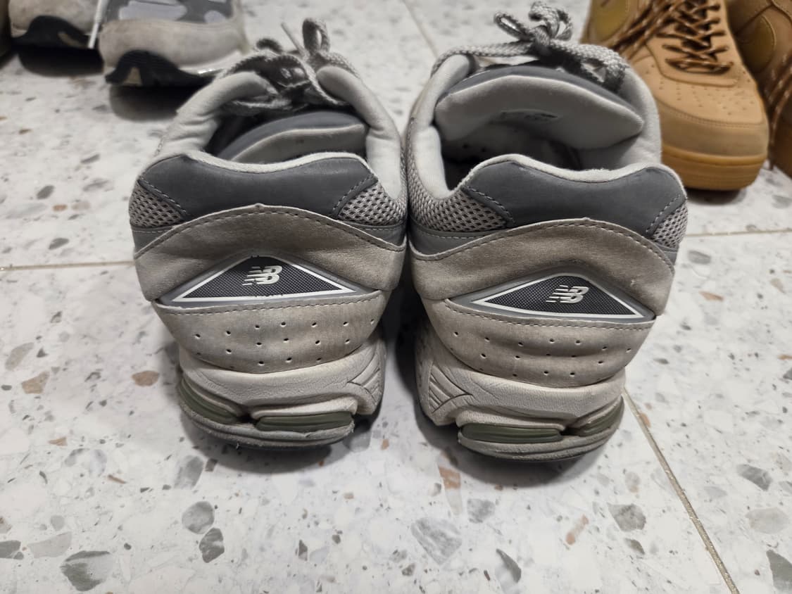 뉴발란스 2002 회색 스니커즈 290mm 상품이미지3