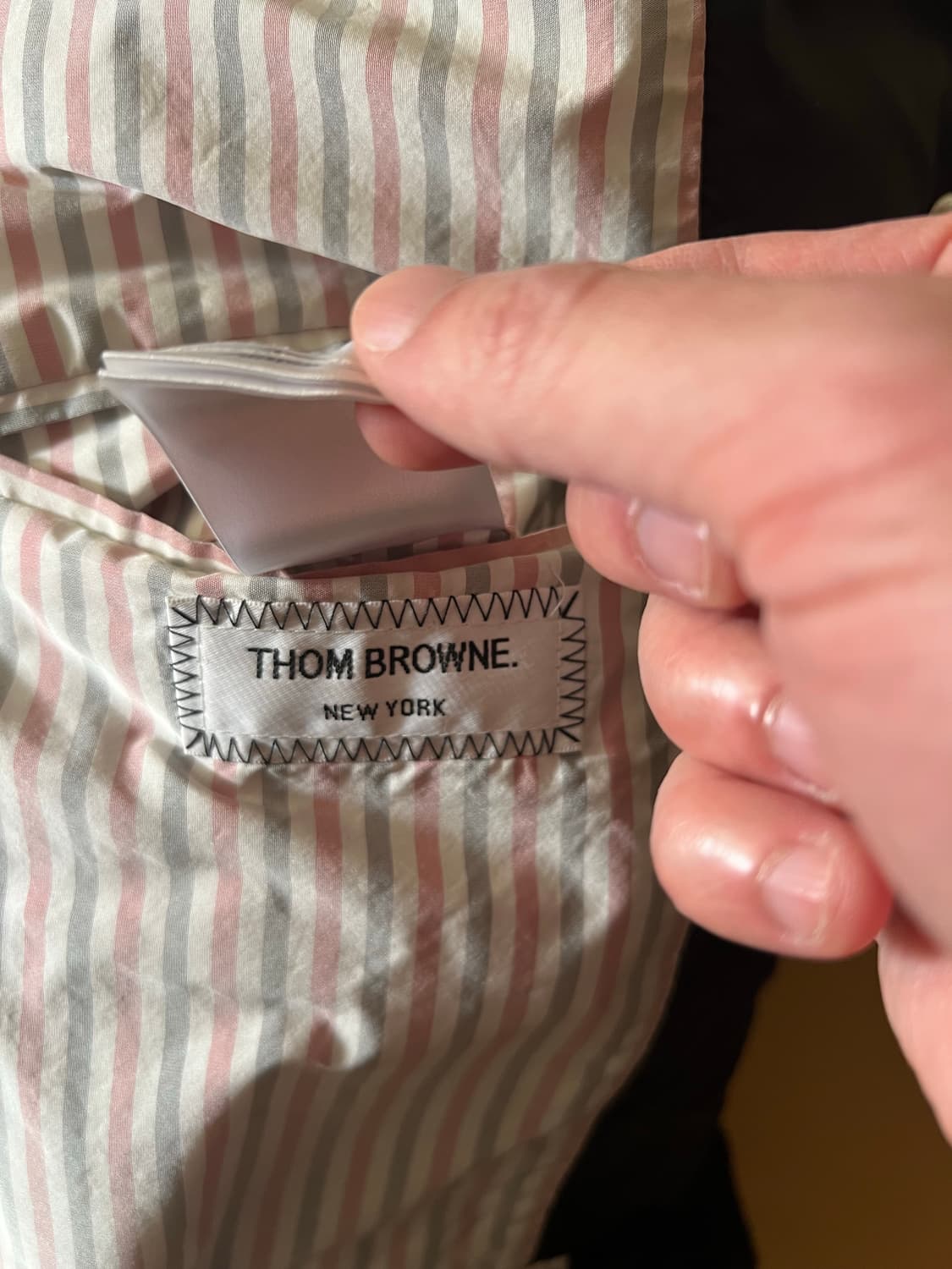 정품 톰브라운 4BAR 후드 블랙 롱패딩 상품이미지4