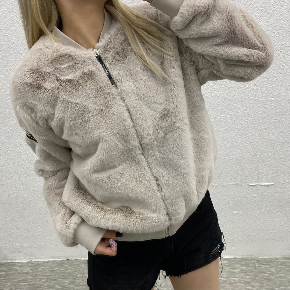 네셔널지오그래픽 아이보리 사이드로고 퍼 집업 S 상품이미지1