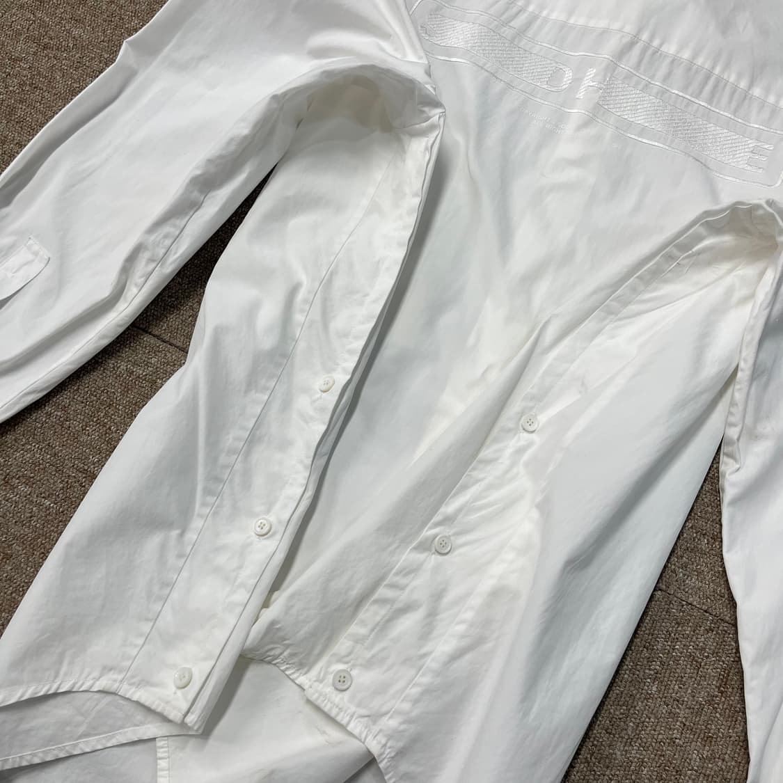 솔리드옴므 백로고 셔츠 상품이미지5