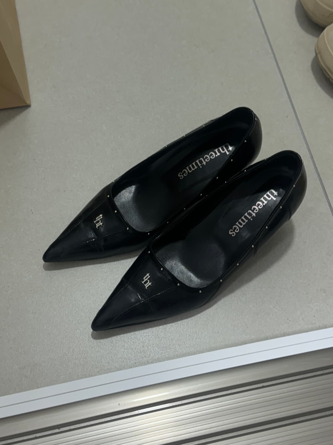 쓰리타임즈 펌프스 힐 구두 235 상품이미지1