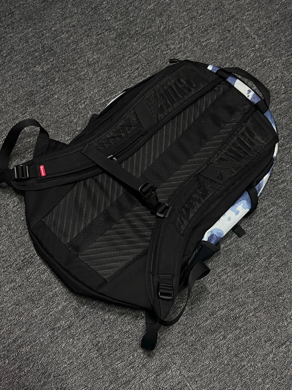 슈프림 x 노스페이스 블리치드 데님 프린트 포코노 백팩 상품이미지2