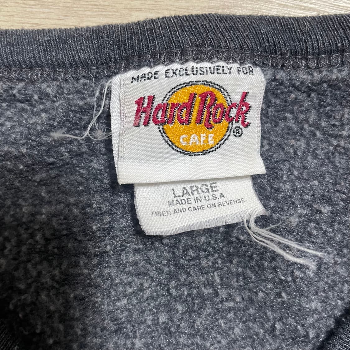 [made in USA] Hard Rock cafe 브이넥 맨투맨 상품이미지4