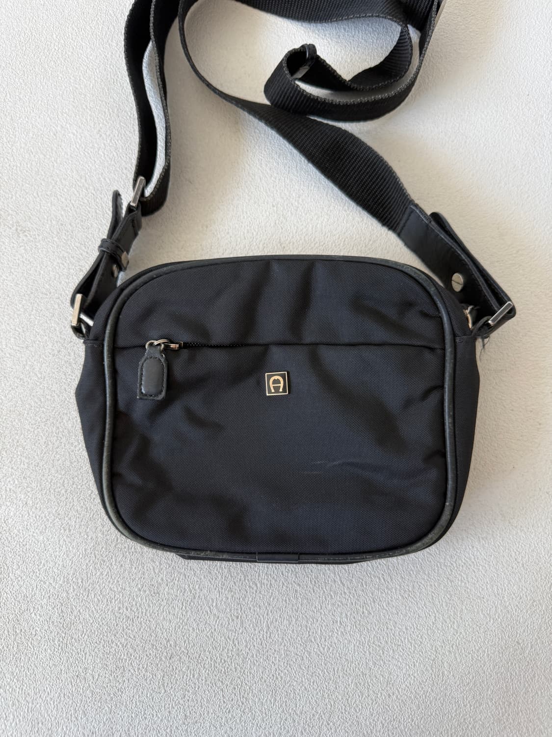 아이그너(Aigner) 나일론&레더 미니 크로스백 상품이미지2