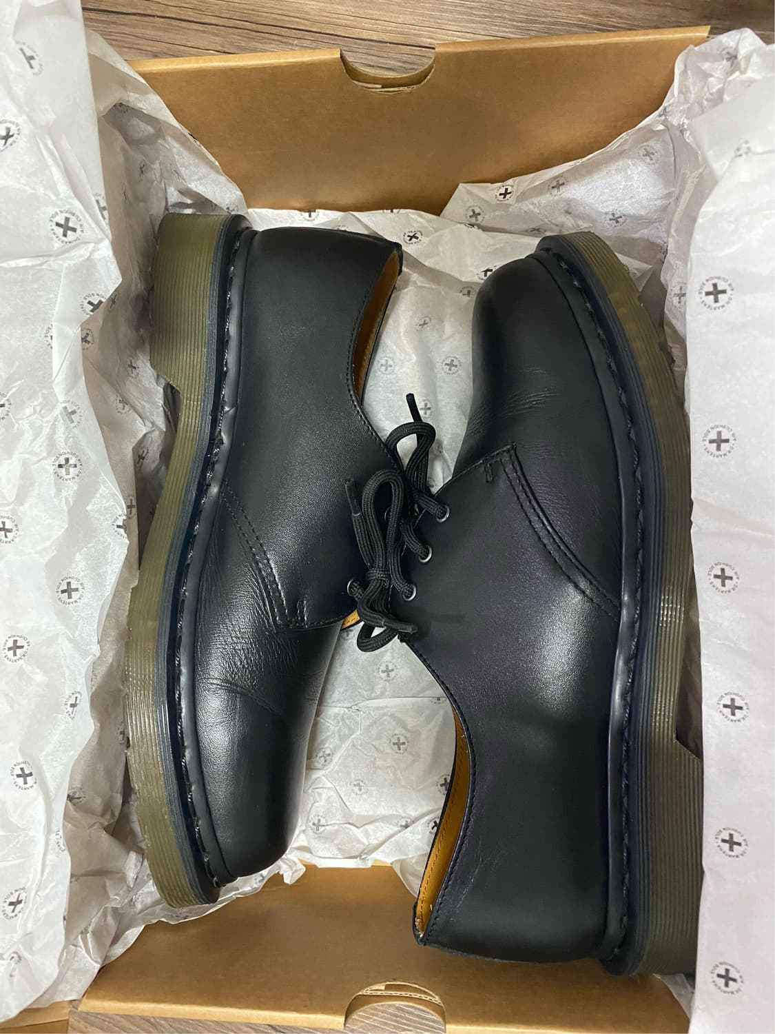 닥터마틴 블랙스티치 3홀 상품이미지2