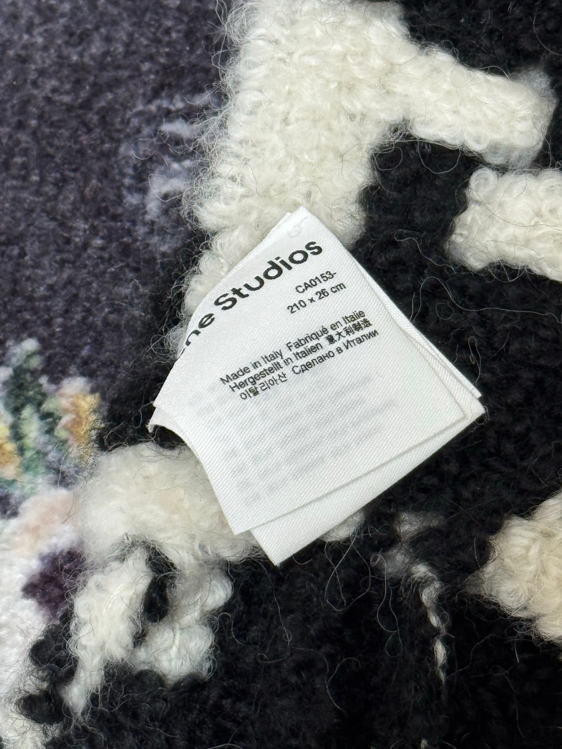 아크네 스튜디오 하운드투스 울 머플러 상품이미지5