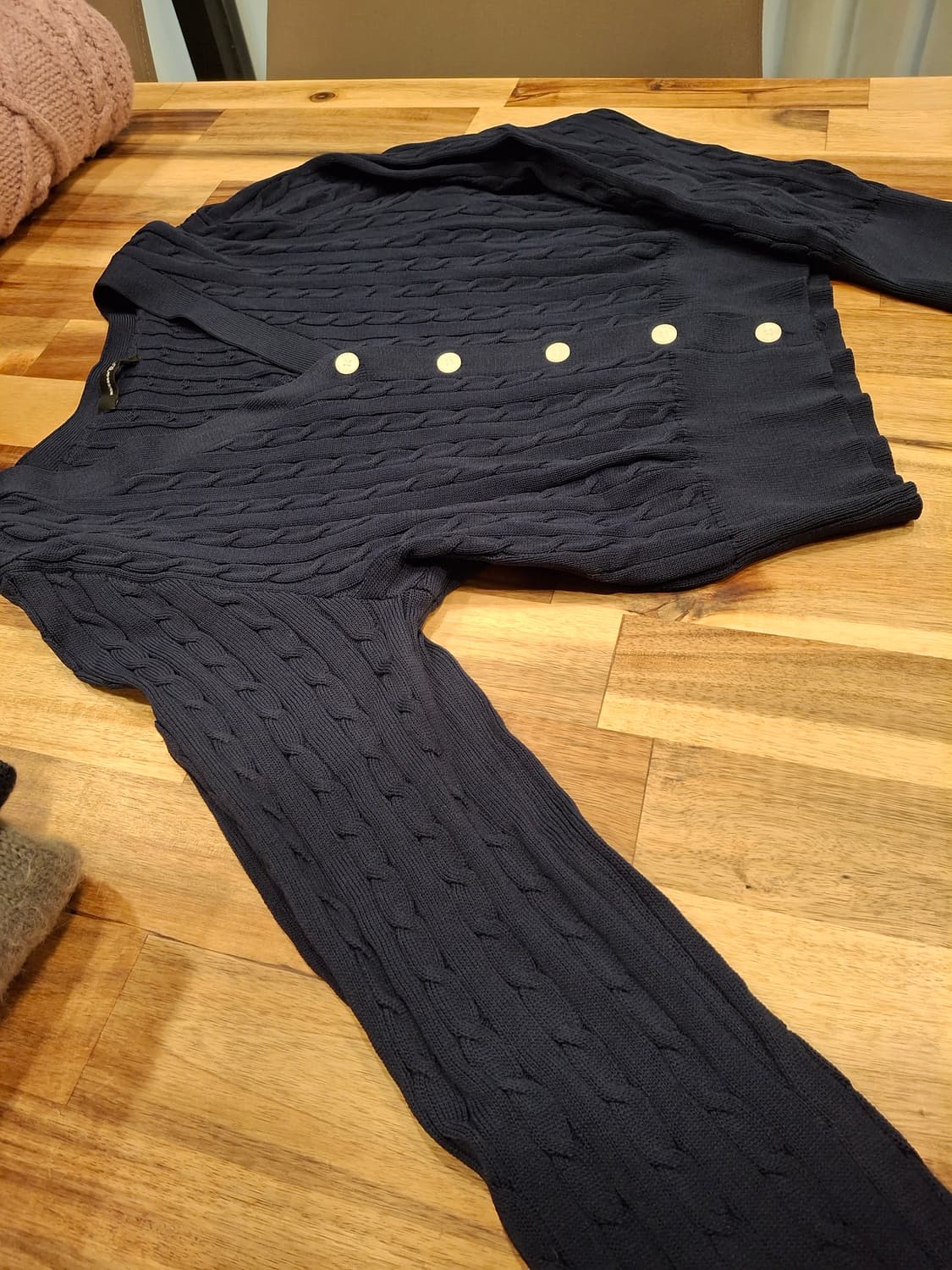 (마지막특가) 로엠 네이비 꽈배기 니트 가디건 
새상품 상품이미지4