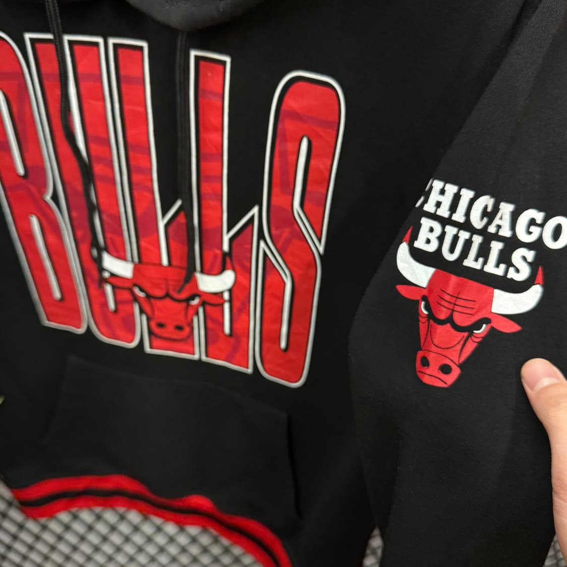 NBA X 시카고불스 후드티 전면 빅로고 포인트 블랙 레드 상품이미지5