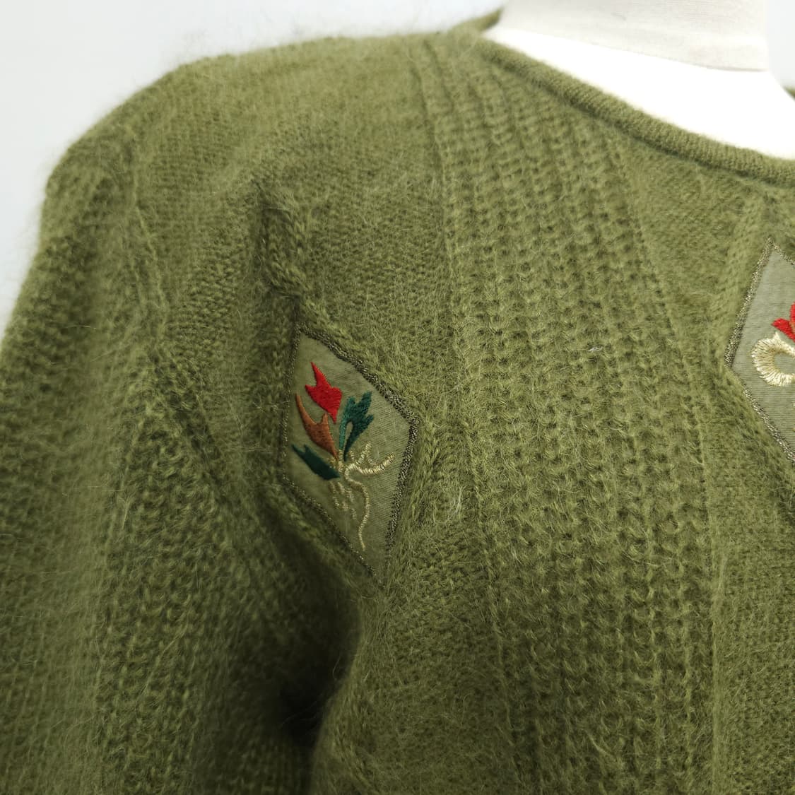 올리브그린 모헤어 다이아 패턴 자수니트 스웨터  상품이미지6