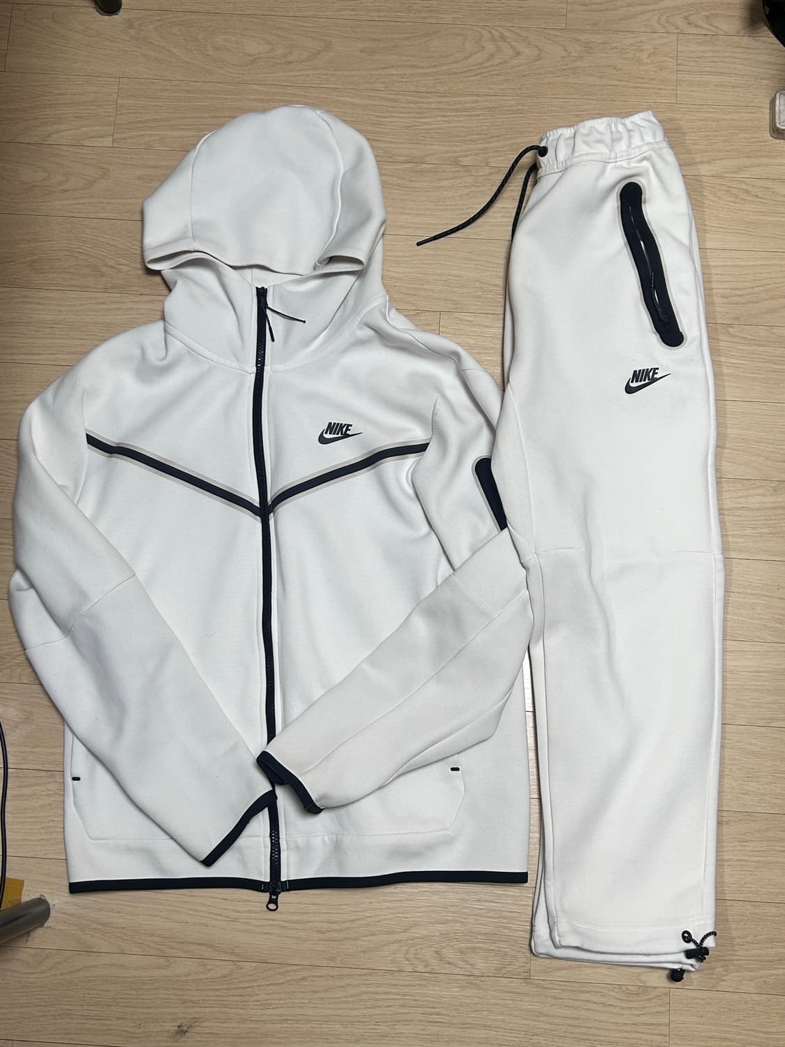 나이키 테크팩 화이트 셋업 상품이미지1