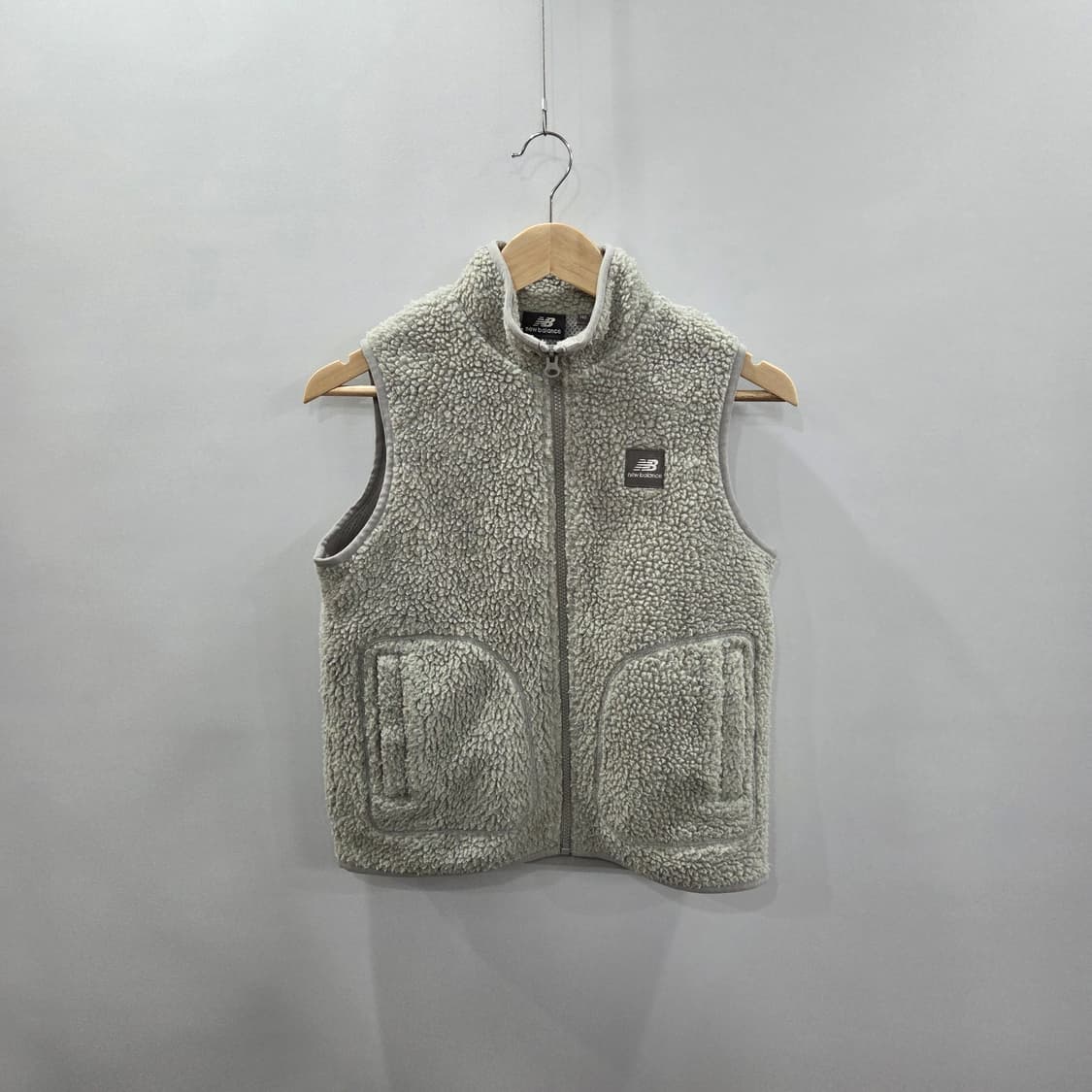 뉴발란스 키즈 양털 플리스 베스트 그레이 140/10/11 상품이미지1