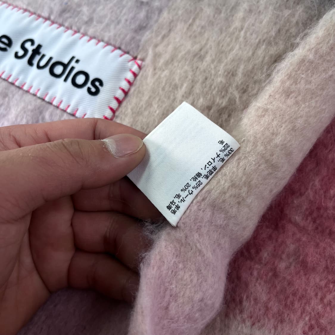 아크네스튜디오 모헤어 핑크 머플러 상품이미지4