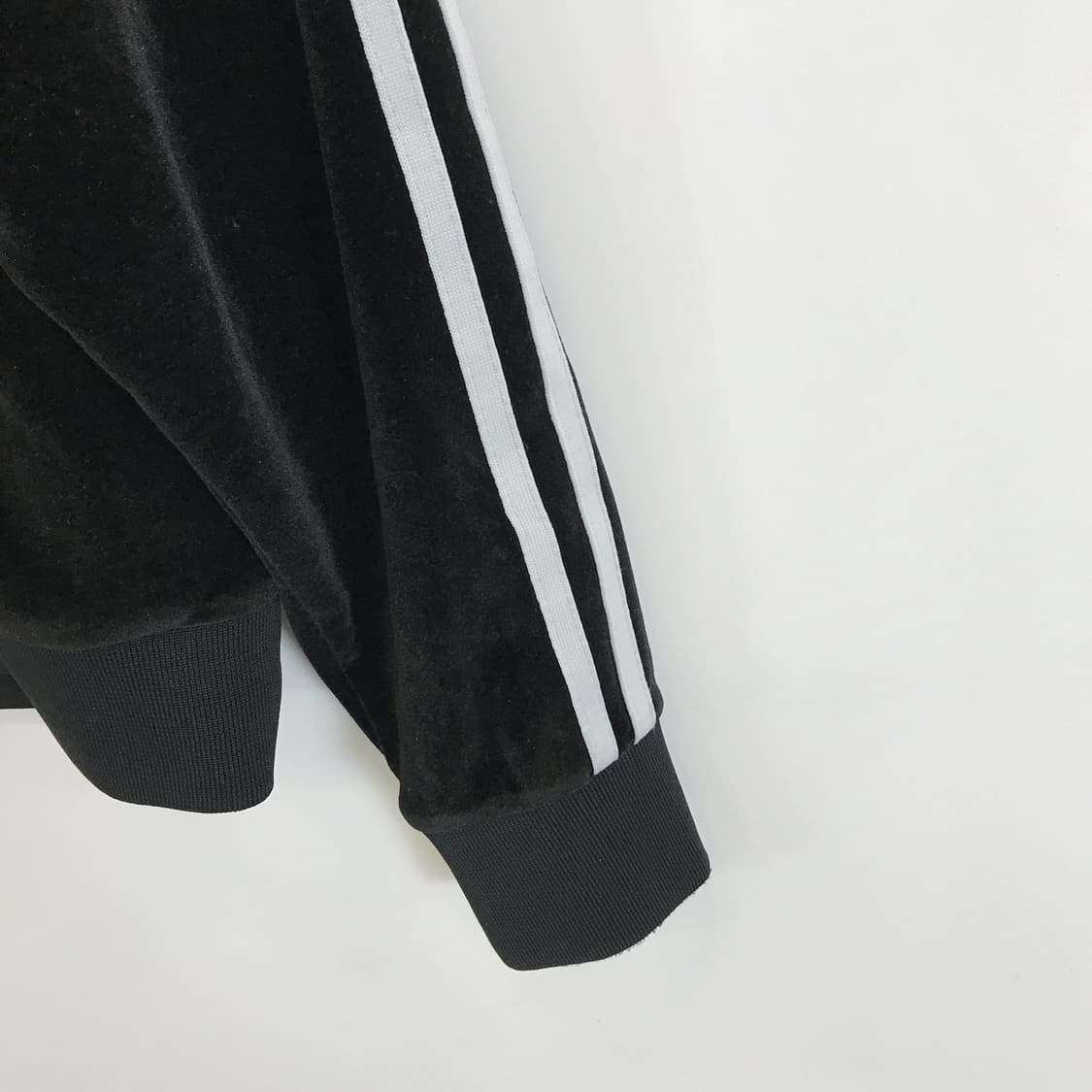 널디 NERDY 벨벳 트랙탑 블랙 [M] 상품이미지3