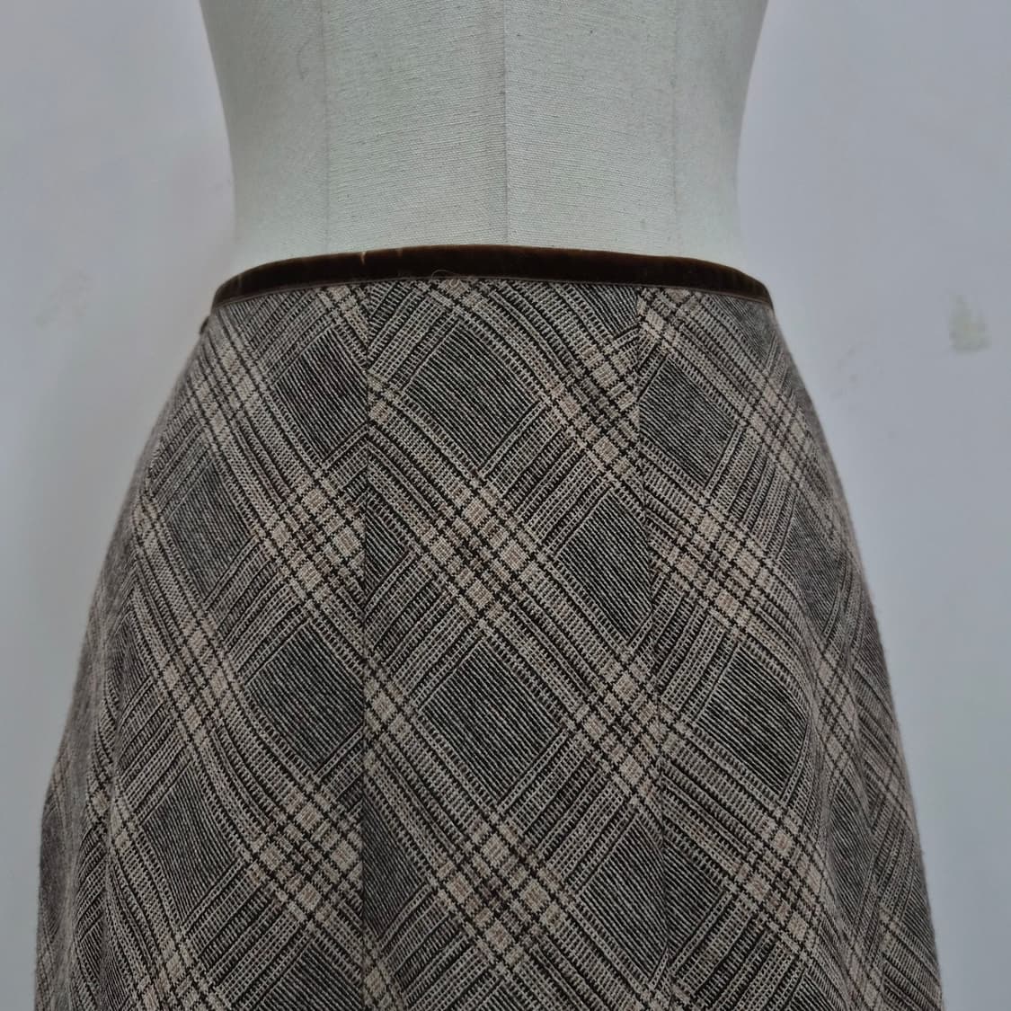 울혼방 브라운 클래식 체크 플레어 롱스커트  상품이미지2