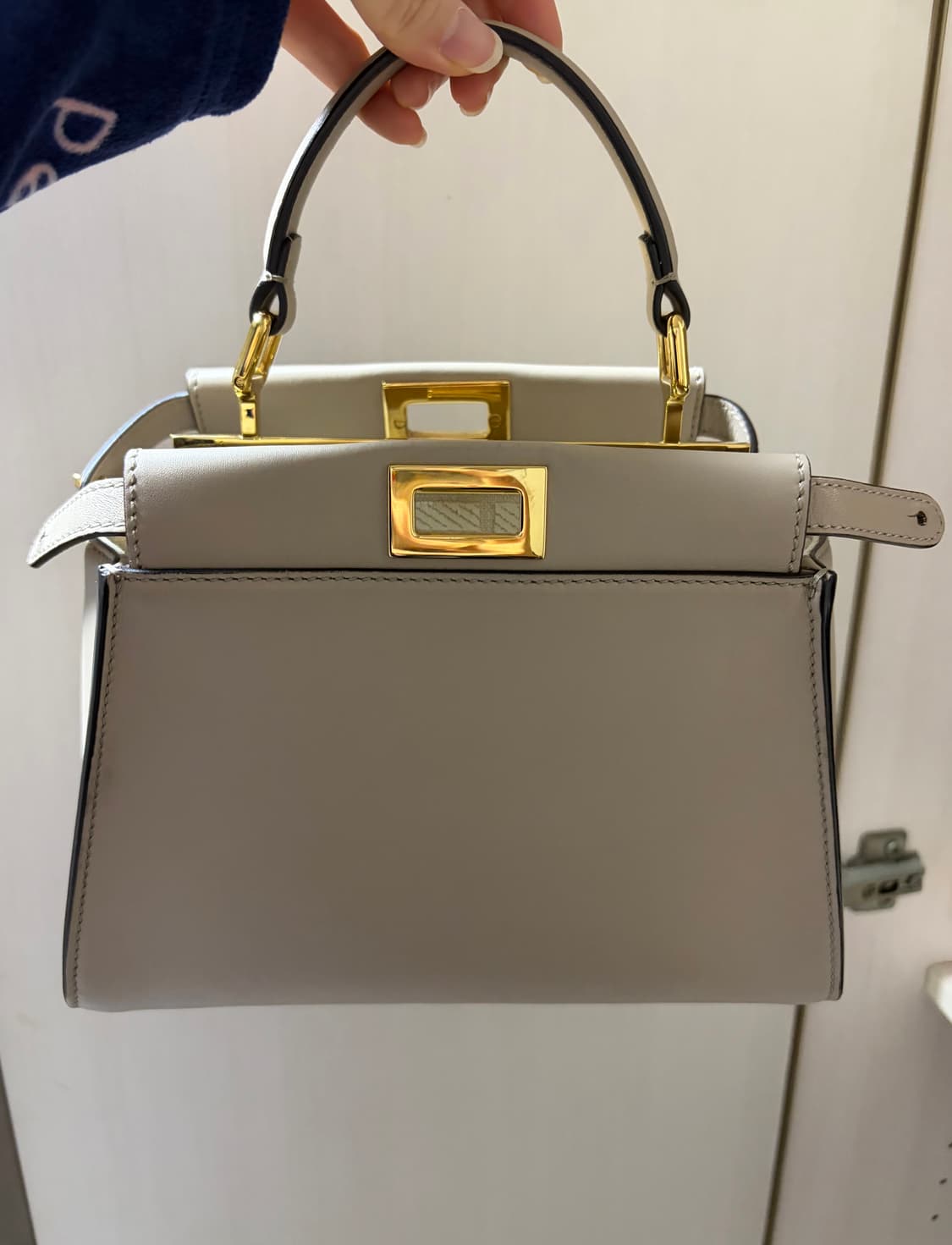 [백화점 구매] 펜디 피카부 미니 어포드 펜디 8BN244 상품이미지5