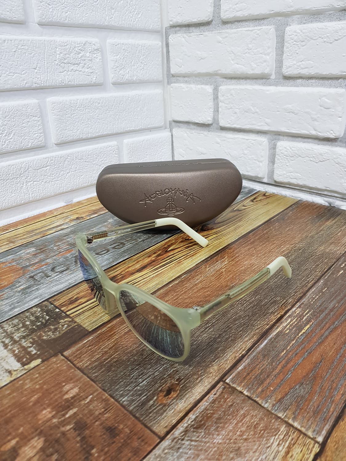 [정품] 비비안웨스트우드 미러 선글라스 올리브컬러 상품이미지4