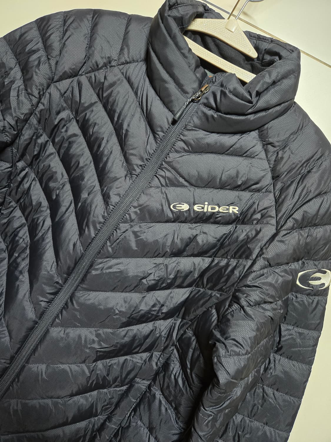 아이더 차콜 덕다운 경량패딩 상품이미지1