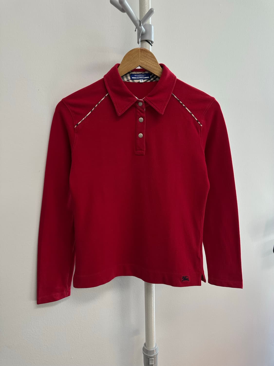 버버리 체크 로고 디자인 카라티 상품이미지1