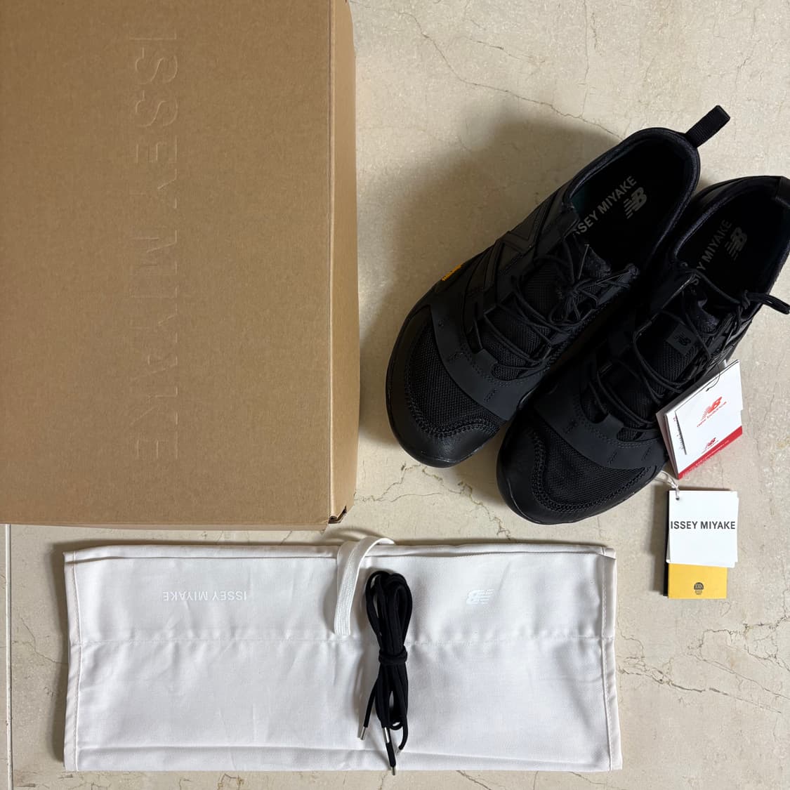 New Balance x Issey Miyake MT10O Black 상품이미지1